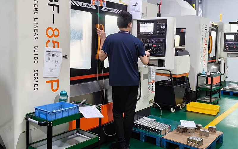 Dongguan Zhongwei Metal Products Co., Ltd производственная линия производителя