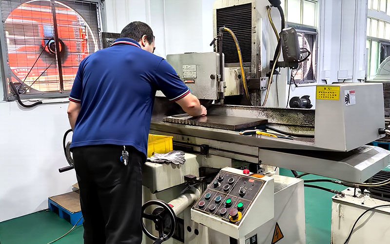 Dongguan Zhongwei Metal Products Co., Ltd производственная линия производителя